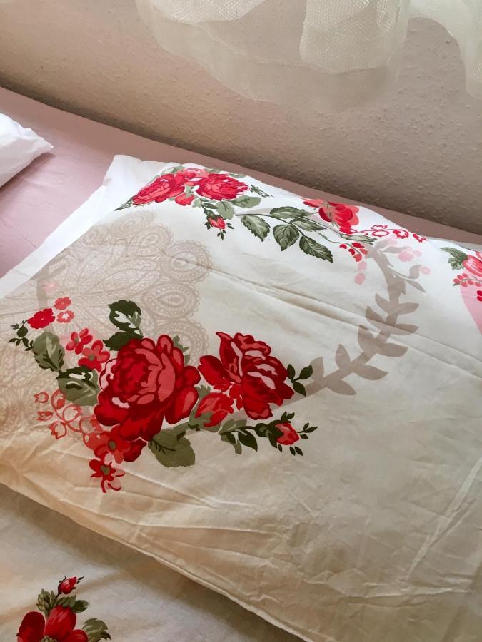 Romantic Two Bedroom Apartments In The Hills Of Budapest With Private Parking Екстер'єр фото