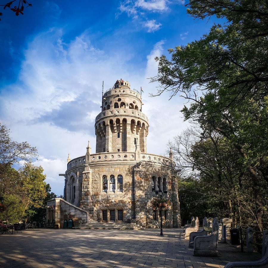 Romantic Two Bedroom Apartments In The Hills Of Budapest With Private Parking Екстер'єр фото