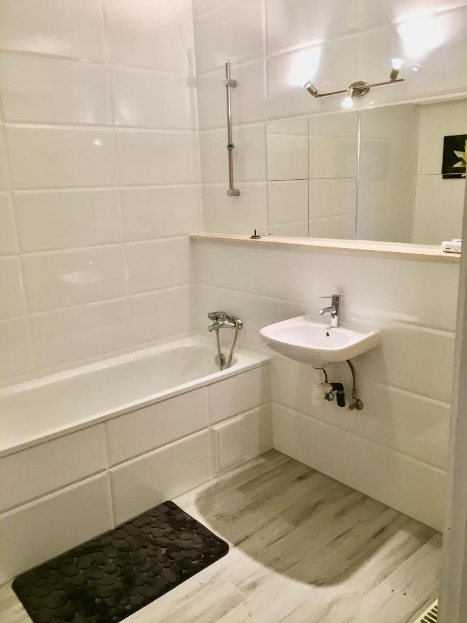 Romantic Two Bedroom Apartments In The Hills Of Budapest With Private Parking Екстер'єр фото