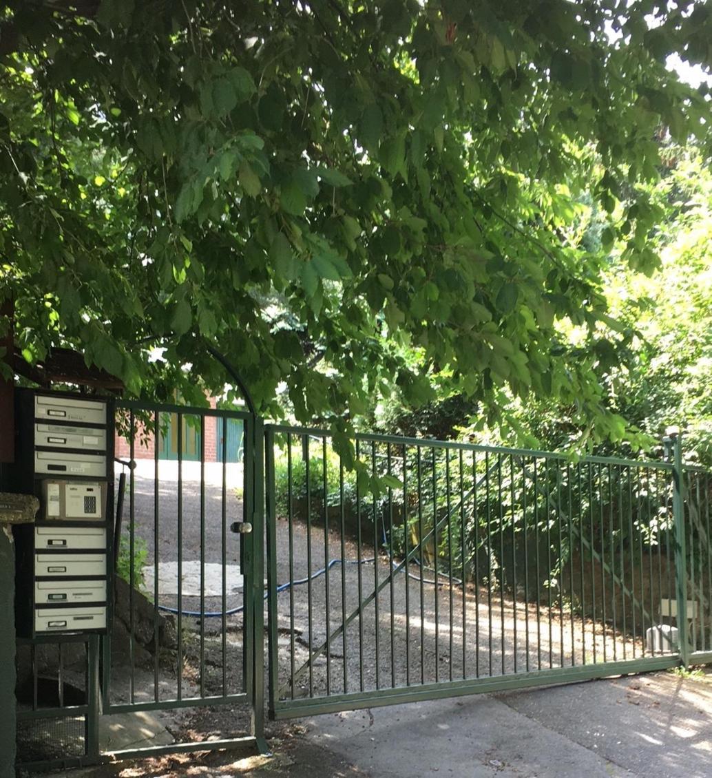 Romantic Two Bedroom Apartments In The Hills Of Budapest With Private Parking Екстер'єр фото